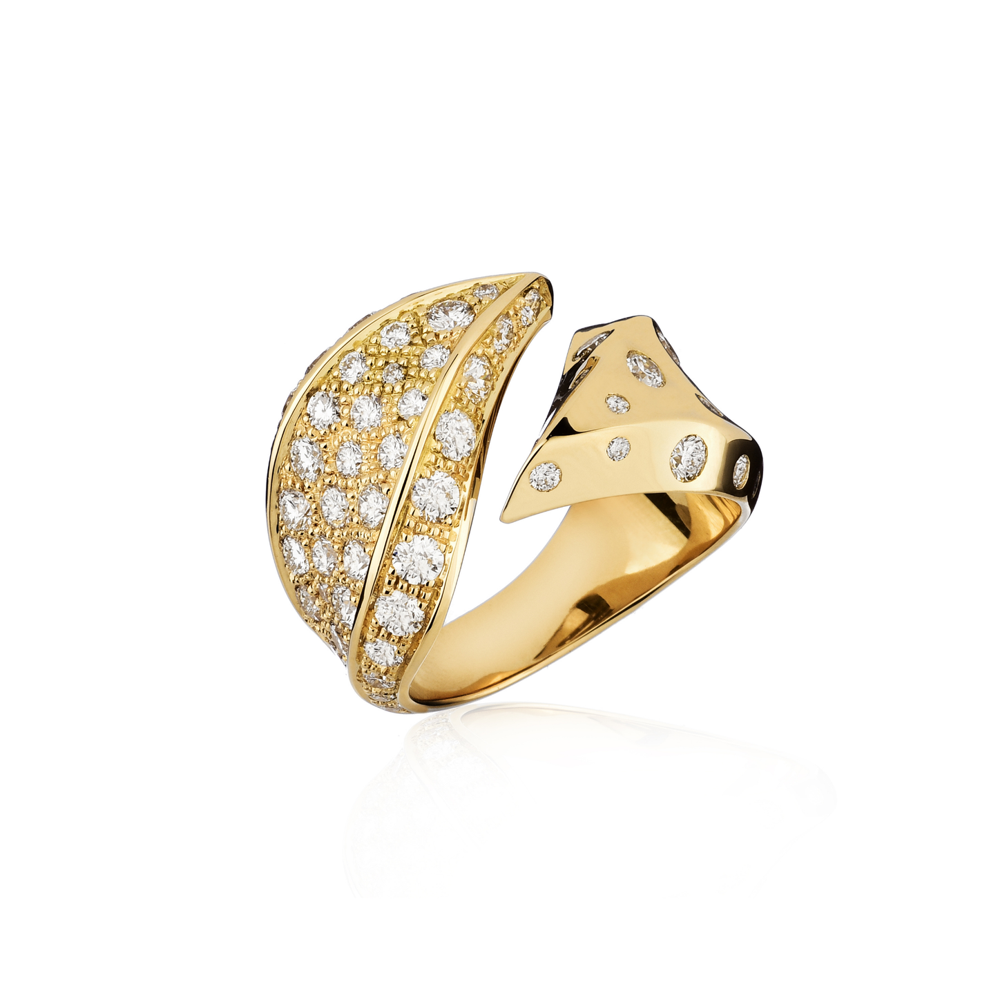 18K Abbraccio Stylish Ring